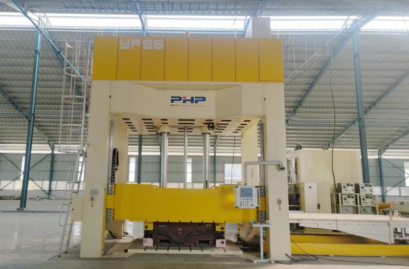 Matagumpay na Nakumpleto ng PHP Service Team ang Pag-install at Pag-commissioning ng 150Ton Interior Parts Press sa Indonesia