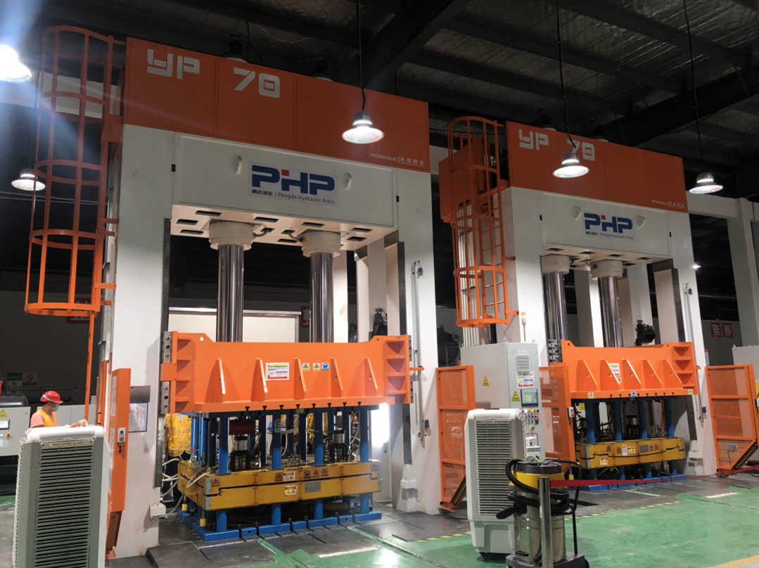 Pinapalakas ng RTM Molding Press ang Kahusayan sa Paggawa
