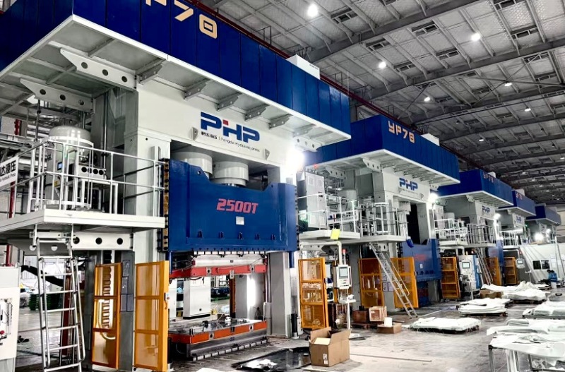 Ano ang mga pakinabang ng HP-RTM hydraulic press?