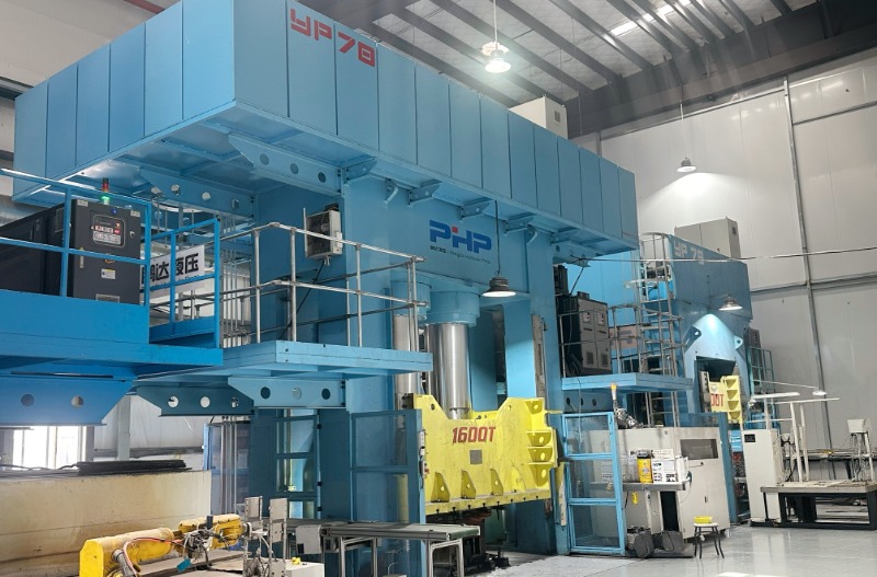 Paano naiiba ang isang SMC hydraulic press sa ordinaryong hydraulic presses?