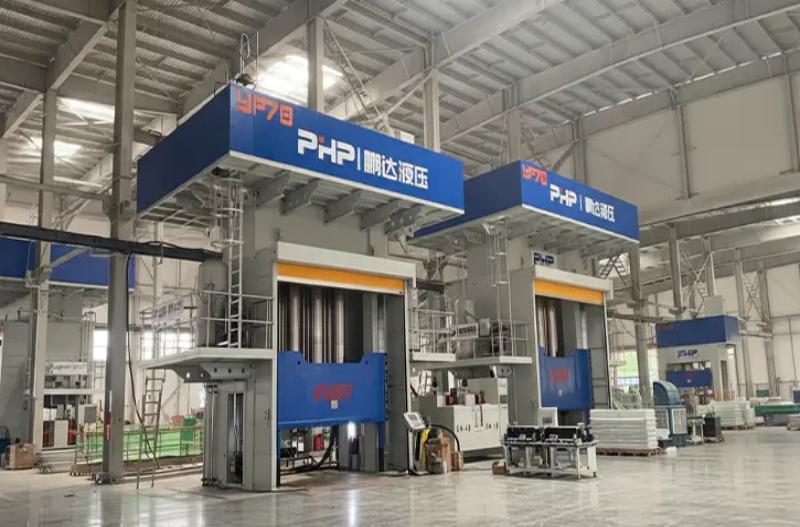 Ano ang ginagamit ng hydraulic molding press sa pagmamanupaktura?